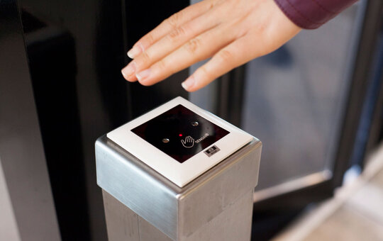 record Touchless Switch – contactless IR hygienic push-button